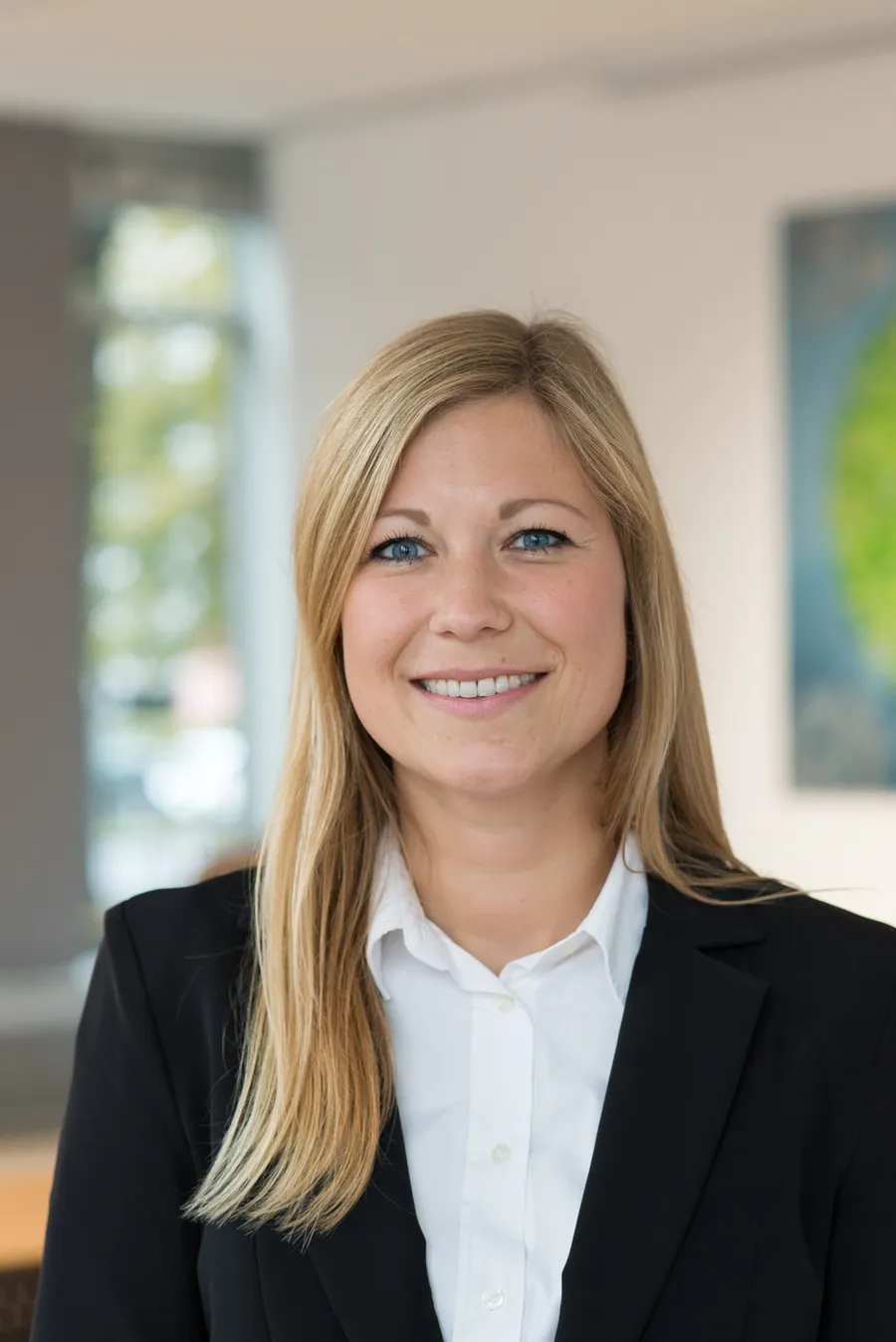 Porträtfoto von Dr. Laura Gärtner, Geschäftsführung des Instituts Dr. Müller Köln.